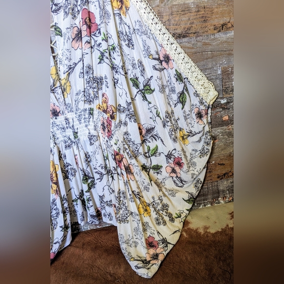 Coco & Jaimeson Floral Cold Shoulder W Ties And Crochet Trim - Picture 13 of 16